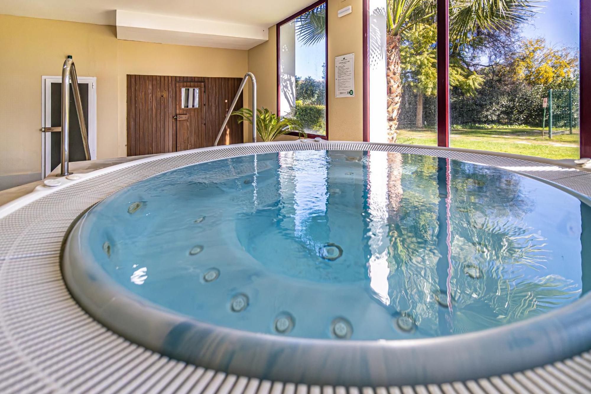 Rentitspain Apartamento Charming Gym, Jacuzzi Y Balcon 埃斯特波纳 外观 照片